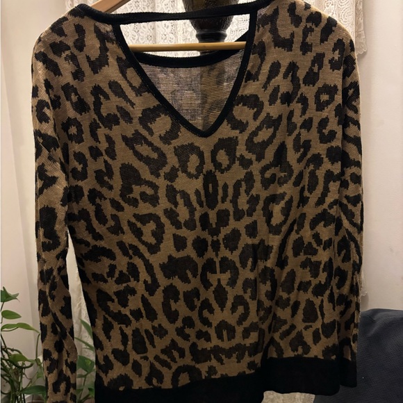 New York & Company Soho Jeans Long Sleeve Cheetah Print Top - Picture 4 of 8